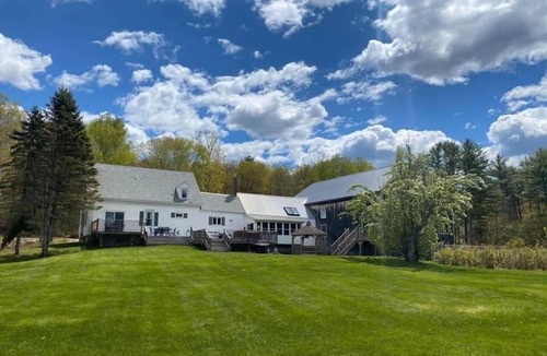 Peru House | The Farm @ Worthley Pond, Farmhouse, Private Beach, hot tub, sauna