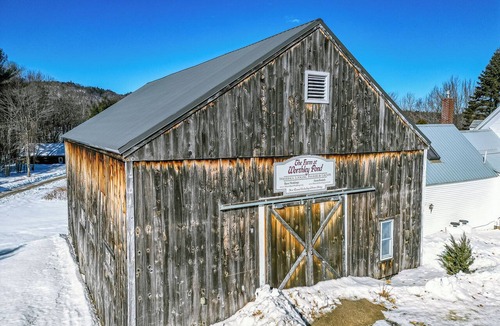 Peru House | The Farm @ Worthley Pond, Farmhouse, Private Beach, hot tub, sauna