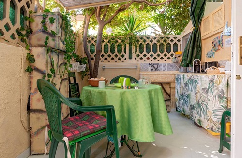 Vada Apartment | 'The Green Room of the Artists' with Private Garden and Wi-Fi