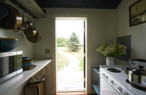 Bailey Island Cottage | THIS IS THE PLACE - Intimate cottage with oceanfront views and AC!