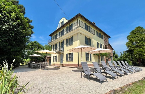 Nizza Monferrato Villa | To fall in love with: Stylish hilltop villa with pool