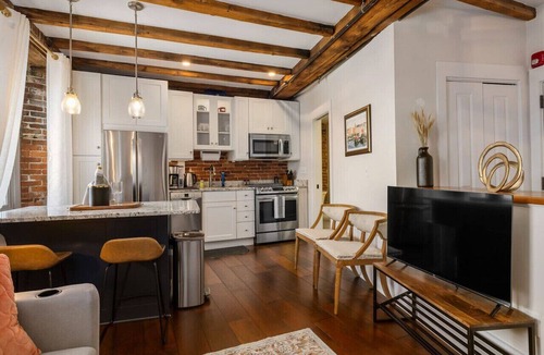 Portsmouth Apartment | Tugboat Vista 2 Bedroom Downtown Portsmouth