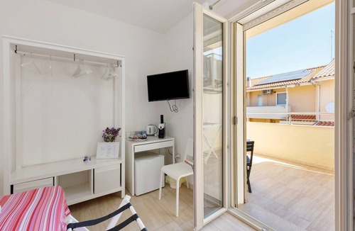Torre Grande House | Turri Manna Domo 2 with Private Semi-Covered Terrace, Wi-Fi and Air Conditioning