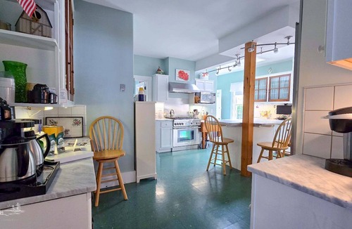 East Boothbay House | Unforgettable Waterfront Retreat: Featured on PBS, Perfect for Families & Friends!