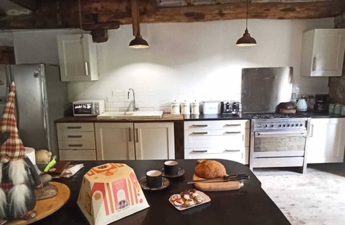 Rossa House | Unique rustic Riverside Mill, river access, secluded lake, hot tub+amazing views