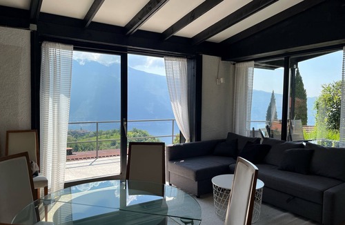 Aer House | Vacation bungalow with a wonderful view of Lake Garda and Monte Baldo