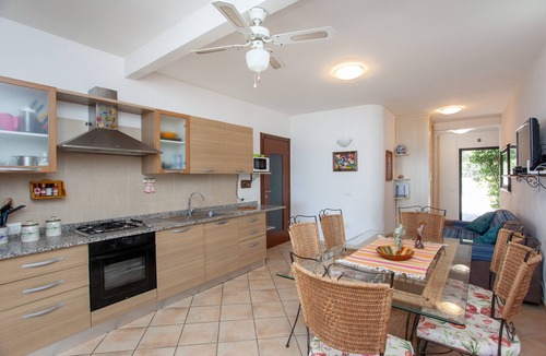 Sas Linnas Siccas House | Vacation Home Casa sulla Spiaggia 1 with Sea-View, Terraces & Garden