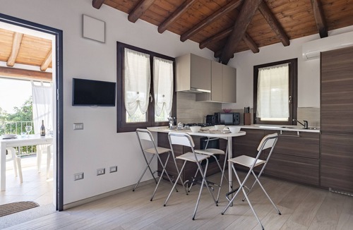 Torre di Bari House | Vacation Home "Giorgio Holiday" with Sea View, 2 Private Terraces & Wi-Fi