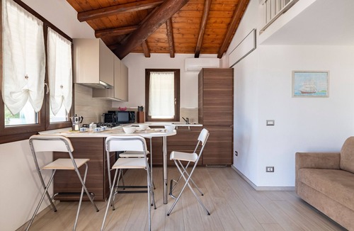 Torre di Bari House | Vacation Home "Giorgio Holiday" with Sea View, 2 Private Terraces & Wi-Fi