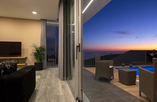 Arco da Calheta Villa | Villa da Silva: Modern 2-bedroom villa located on the idyllic island of Madeira