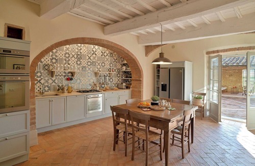 Chiusdino Villa | Villa in Frosini with 6 bedrooms sleeps 12
