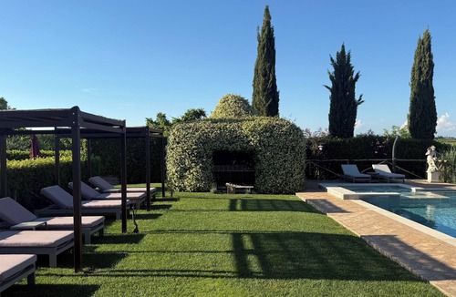 San Gimignano Villa | VILLA IRIS LUXURY SAN GIMIGNANO, 6 EN-SUITE BEDROOMS, SWIMMING POOL, SPA, SAUNA.