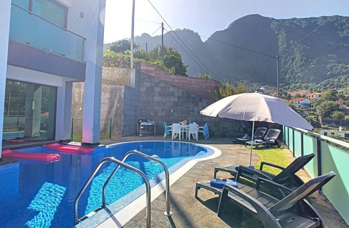 Ponta Delgada House | Villa North Sea - Three Bedroom House, Sleeps 6