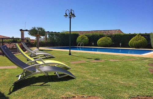 Prazeres Cottage | Villa Prazeres - Free Wifi, Private pool, garden, BBQ between the Sea and the Sierra
