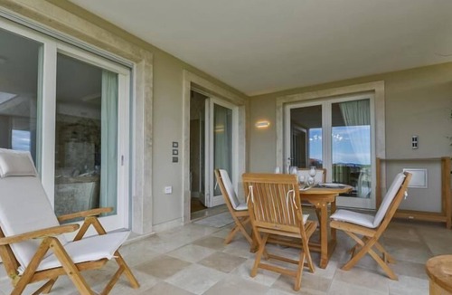 Castiglione Falletto Apartment | Villa Vitae Luxury apartments App.to Napoleone three room apartments with panoramic terrace and garden