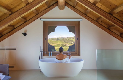 Serralunga d'Alba Hotel | Villaggio Narrante - Cascina Galarej