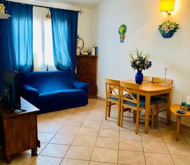 Porto Taverna House | Villetta con giardino a due passi dal Mare - 6 posti letto - Porto Taverna