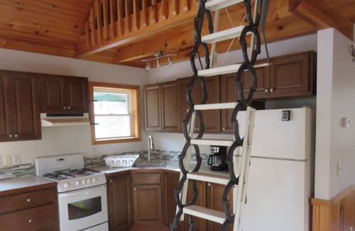 Sunday River Area Ski Chalet | Well equipped 3-bedroom chalet in Andover Maine including AC, WiFi.