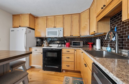 Rangeley Condo | White Birch 58 - Ski in/out Condo, Pet friendly!