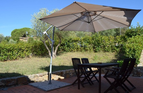 Casalappi Apartment | WIDE APARTMENT WITH PRIVATE GARDEN, POOL, TENNIS, 8KM FROM THE SEA