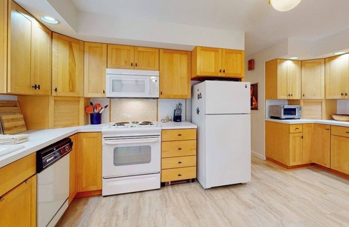 Bath House | Woodland home with screened porch, 2 living rooms - near historic waterfront