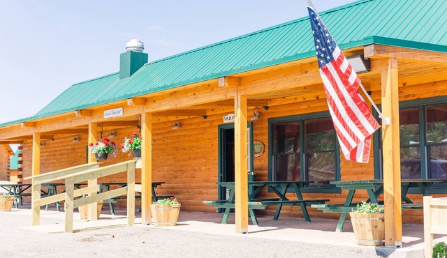 #11 - Flagpole View Cabins - King Cabin