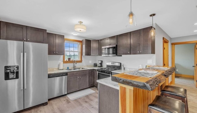 2 BR Renovated Bayside Apt Trenton! [Bayside Loft]