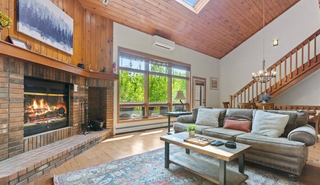 2min to Bretton Woods - 4BD, 2 Dens, Fireplace