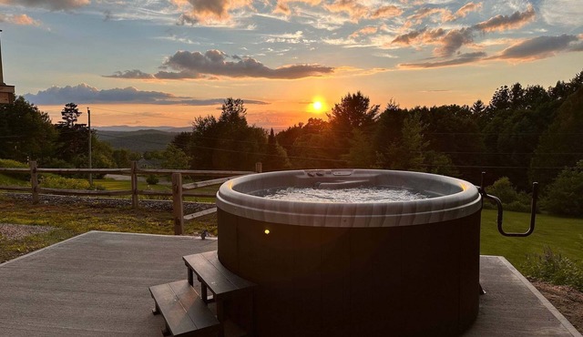 2T Bethlehem Retreat with Stunning Sunset Views, firepit, foosball