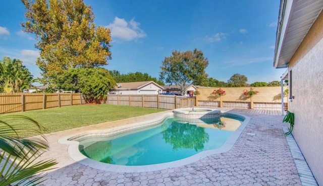 3-bedroom House with pool, 10 min from the beach