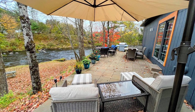37pa Superbly Appointed Riverfront Home in Littleton! Skiing, Hiking, Firepit, wif