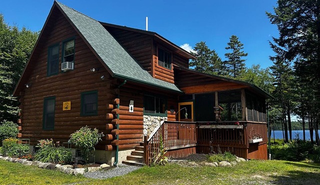 4-Season Lakefront Retreat