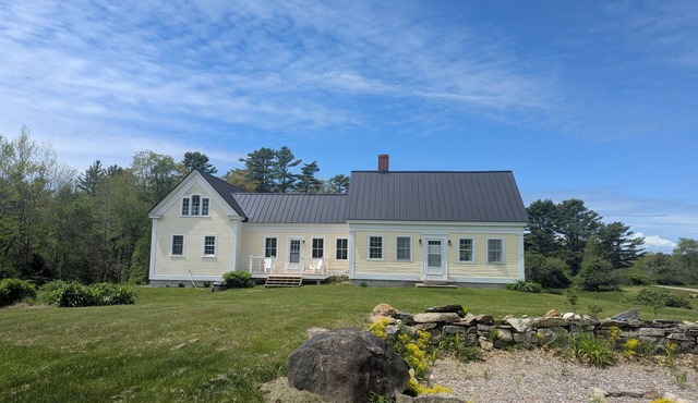 5 BR, 2 BA Spacious Farmhouse Walking Distance to Golf Course