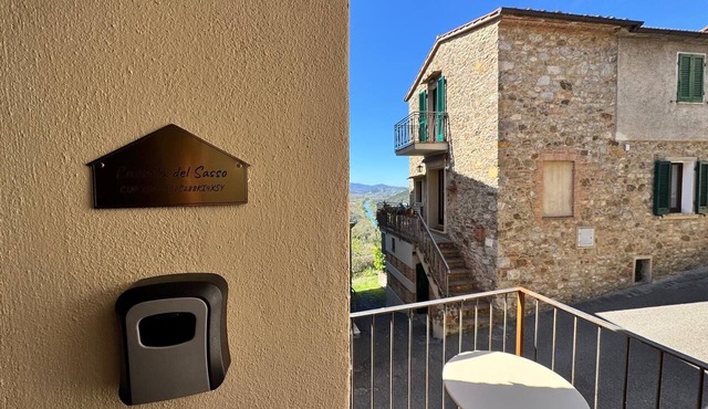 A small house nestled in the Tuscan Maremma. Pet-friendly!