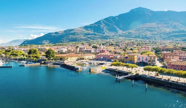 A Sunny Lake Como Retreat in Colico