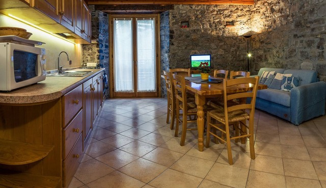 Accommodation on three floors in a castle in Zorzino, Pisa apartment