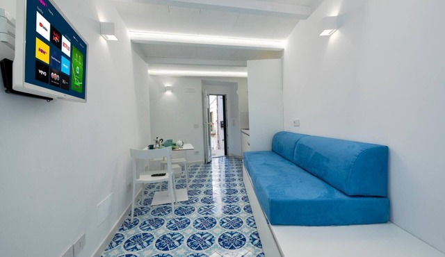 Amalfi House Small Casket