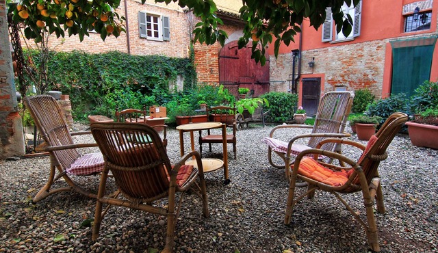 Among UNESCO vineyards - Casa Visconti historic center of Mombaruzzo FREE WI-FI