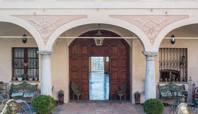 Ancient and sunny house with private garden - Special offers