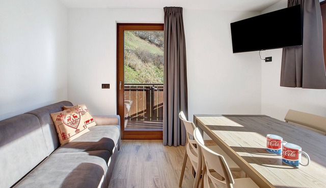 Apartment '4' with Mountain View, Shared Garden and Wi-Fi