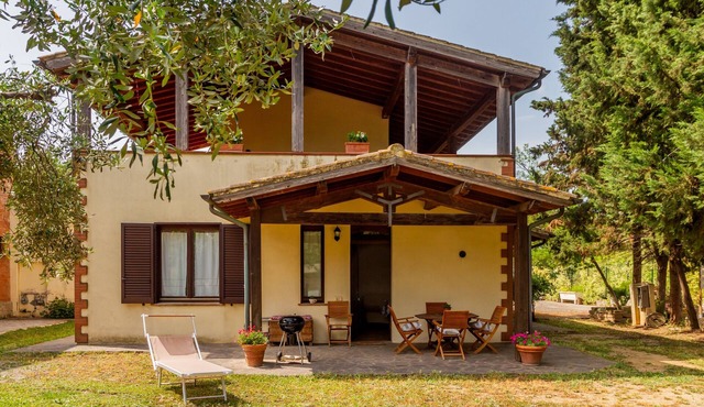 Apartment 'Adele' with Shared Pool, Wi-Fi and Air Conditioning