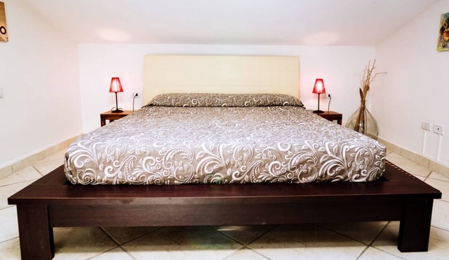 Apartment 'B' with Private Terrace, Wi-Fi and Air Conditioning
