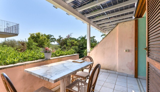 Apartment 'Bilocale Dolores' with Shared Pool, Wi-Fi and Air Conditioning