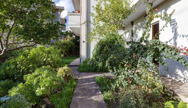 Apartment 'Casa vacanza Sandra' with garden, terrace & A/C