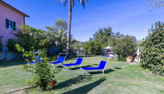 Apartment "Casale al Mare Cm4" in a Country House with Garden