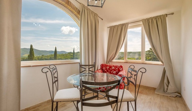 Apartment 'Erica' with Shared Pool, Wi-Fi and Air Conditioning