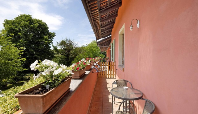 Apartment 'Fiori' with Mountain View, Shared Pool and Shared Garden