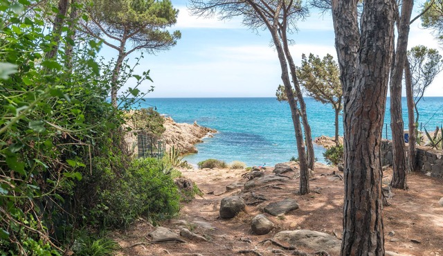 Apartment Ginepro Near the Beach with Wi-Fi, Terrace & Garden