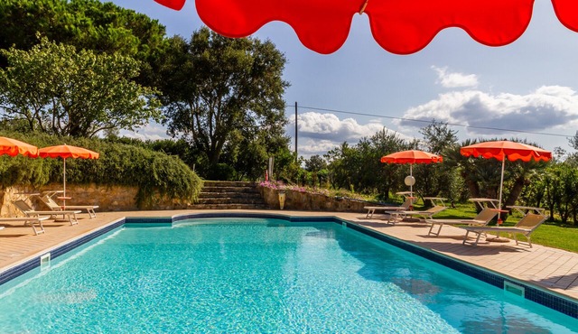 Apartment 'Grillo' with Shared Pool, Wi-Fi and Air Conditioning