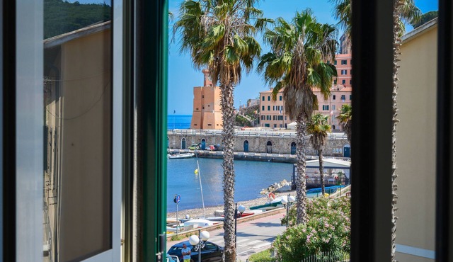Apartment 'Loft Il Mare Rio Marina Front Sea' with Wi-Fi